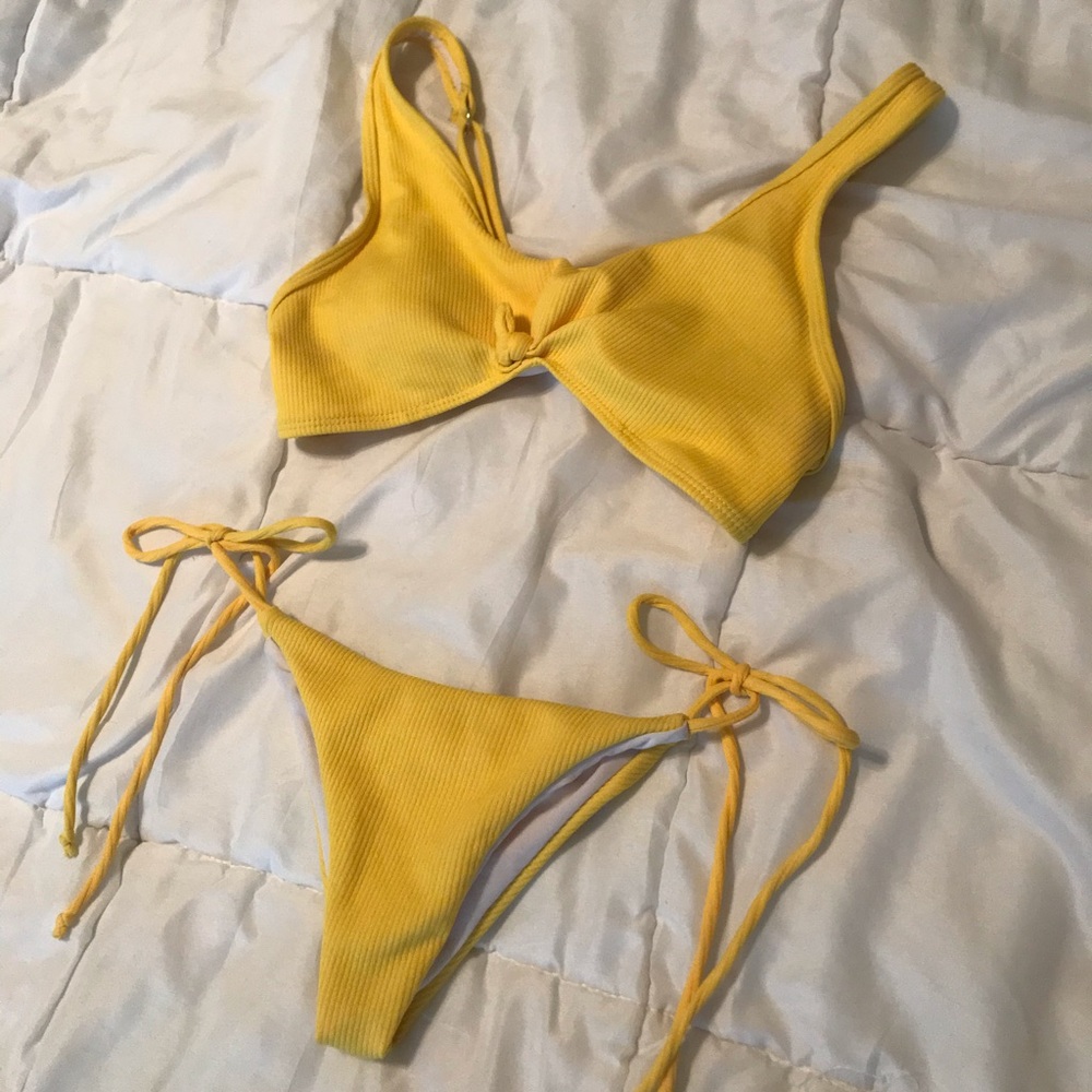 Bikini - Picture 2 of 8